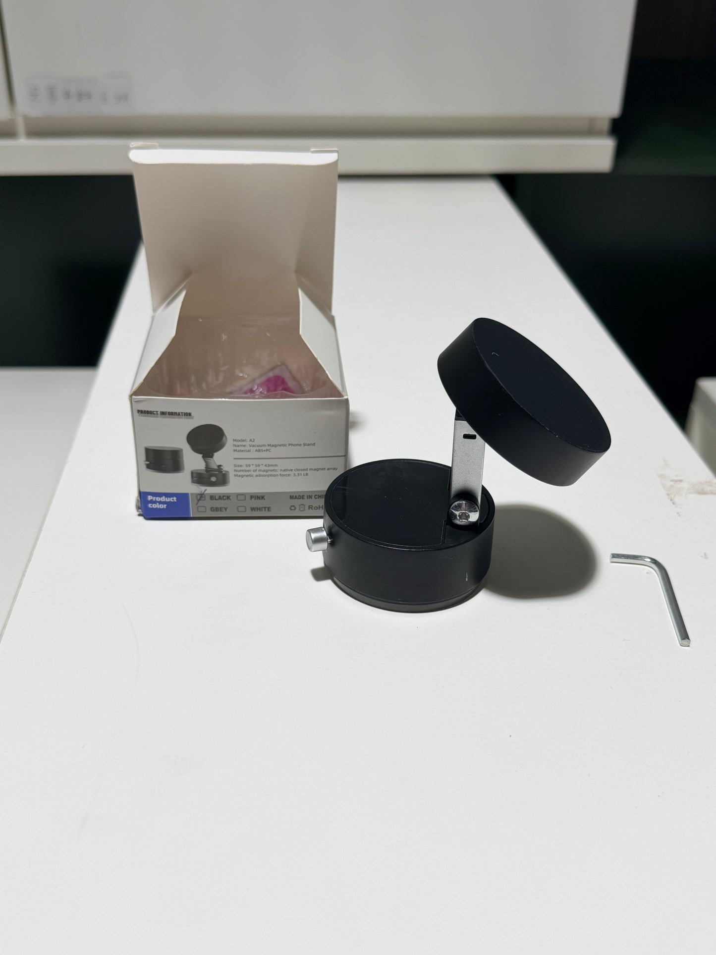 Magnetic Vacuum Suction Phone Stand  真空吸附磁吸手机支架