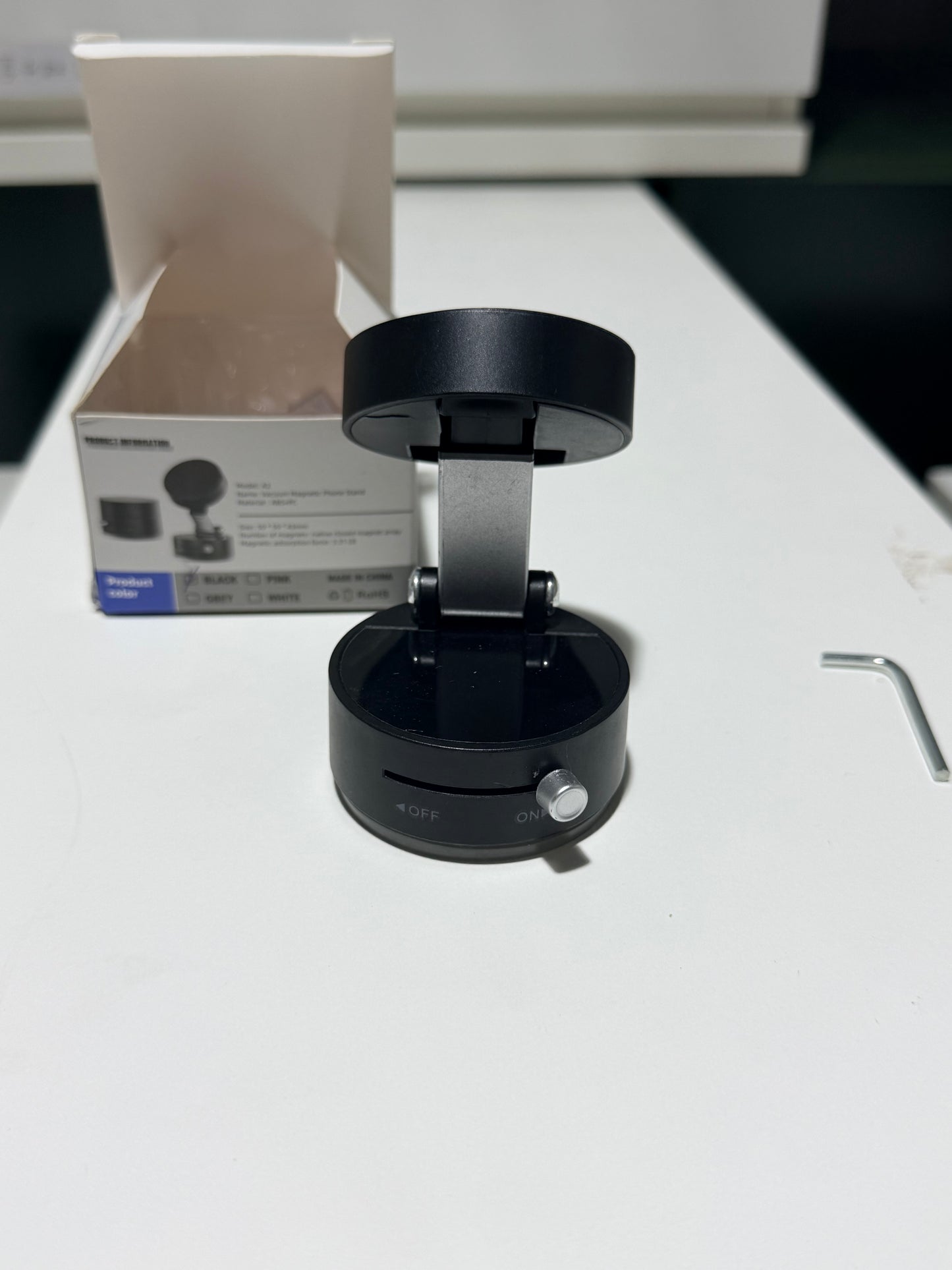 Magnetic Vacuum Suction Phone Stand  真空吸附磁吸手机支架