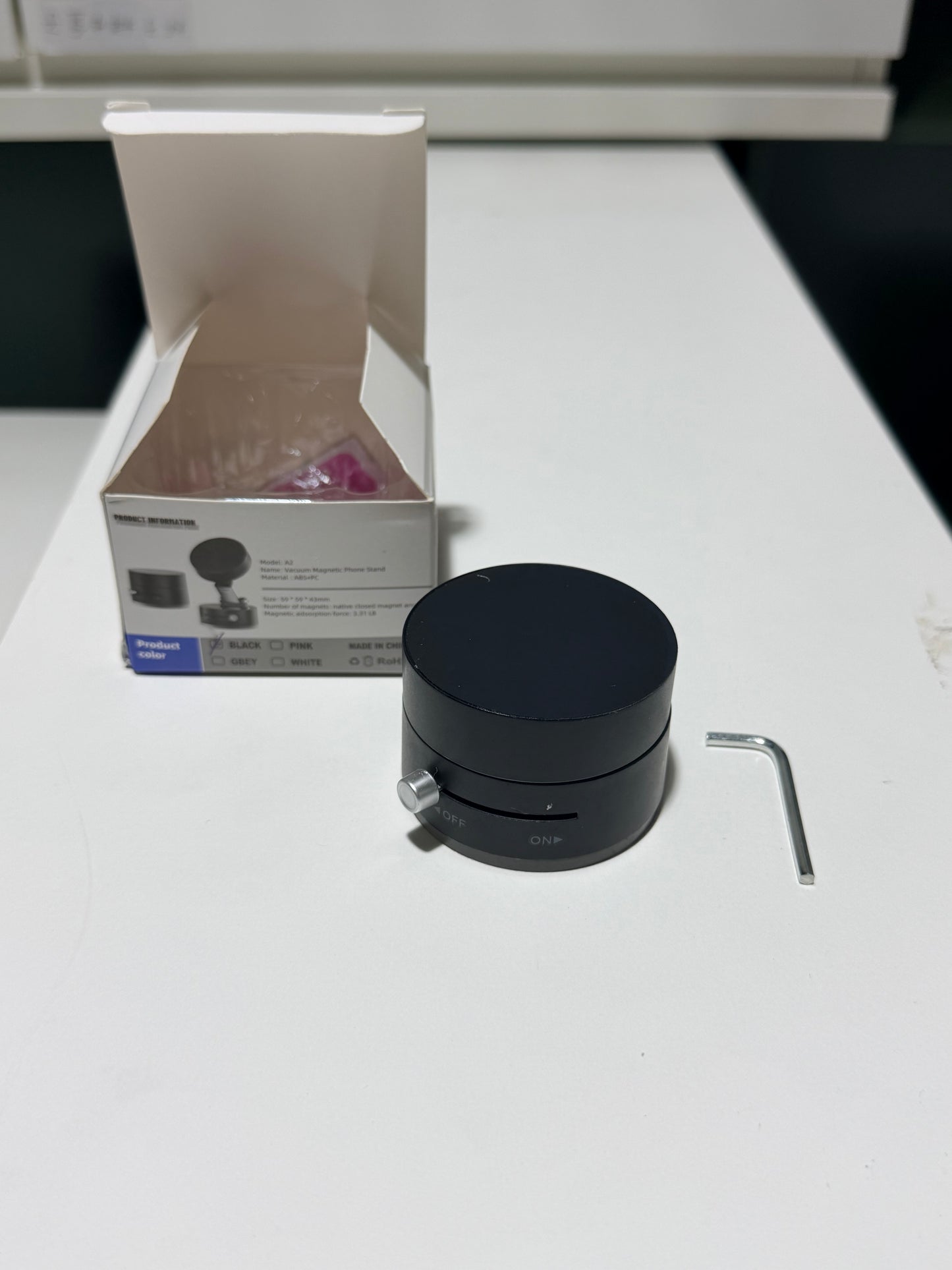 Magnetic Vacuum Suction Phone Stand  真空吸附磁吸手机支架
