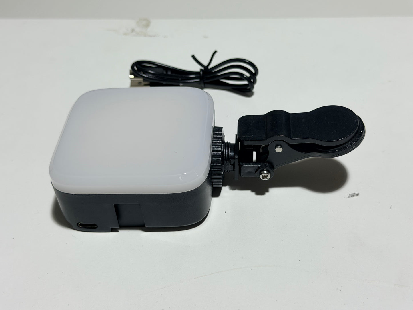Portable Clip-On Fill Light  便携夹式补光灯